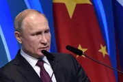 Percebendo o interesse da Ucrânia em integrar a Otan, que é liderada pelos Estados Unidos, e fazer parte da União Europeia, o presidente da Rússia, Vladimir Putin, ameaçou atacar o país, caso os ucranianos não desistissem da ideia