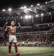 Gabigol comemora mais um título pelo Flamengo