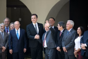 Lula acena para imprensa após reunião com o presidente do Senado, Rodrigo Pacheco, em Brasília