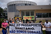 Os manifestantes pediam a não aplicação da vacina em crianças