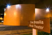 O Cine Brasília foi inaugurado no embalo da programação que comemorou, no início dos anos 1960, a transferência da capital do País do Rio de Janeiro para Brasília, em 22 de abril de 1960