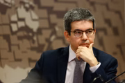 Randolfe Rodrigues não conseguiu embarcar para Brasília na manhã desta segunda-feira (15/1)