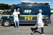 Vacinação contempla também os integrantes da PRFGO e Polícia Federal, assim como guardas civis metropolitanos e municipais