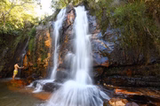 A Cachoeira dos Cristais é ideal para toda a família e para quem não abre mão de infraestrutura próxima à cachoeira. Localizado a apenas 8 km de Alto Paraíso, o atrativo é excelente pedida para dias em que não se deseja grandes deslocamentos ou muita atividade física nas trilhas