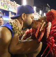 Ela está namorando Guilherme Militão