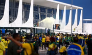 Manifestantes invadem Congresso, STF e Palácio do Planalto