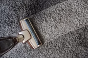 Com filtro de aspirador de pó: o material usado no eletrodoméstico pode ser encaixado em uma máscara comum, de tecido. Segundo um estudo do Jornal de Infecção Hospitalar, essa mistura diminui o risco de contaminação em 83%