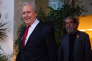 O ministro Ricardo Lewandowski deixando a casa do advogado Kakay, após festa para Lula