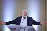 Durante a ditadura militar, liderou a greve dos metalúrgicos e foi preso, cassado e processado com base na lei vigente à época. Foi justamente nesse período que a ideia de fundar o Partido dos Trabalhadores surgiu