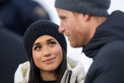Meghan Markle é a duquesa de Sussex e teria contribuído com o livro de Omid