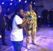 cantou para sua esposa...