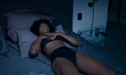 Laila (Erika Januza) tem oversose em Verdades Secretas 2