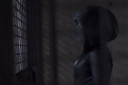 <b>Watchmen (HBO)</b>: dez anos após a adaptação para o cinema, dirigida por Zack Snyder (Batman vs Superman), o roteirista Damon Lindelof (Lost, The Leftovers) narra, em 10 episódios, a saga de super-heróis que são tratados como criminosos pela sociedade <b>Watchmen (HBO)</b>: dez anos após a adaptação para o cinema, dirigida por Zack Snyder (Batman vs Superman), o roteirista Damon Lindelof (Lost, The Leftovers) narra, em 10 episódios, a saga de super-heróis que são tratados como criminosos pela sociedade