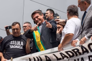 PR - JAIR-BOLSONARO-CURITIBA - GERAL - Deputado federal Jair Bolsonaro (PSL-RJ), pré-candidato à Presidência da República, é recebido por simpatizantes no Aeroporto Afonso Pena, em Curitiba (PR), nesta quarta-feira (28). 28/03/2018 - Foto: CASSIANO ROSÁRIO/FUTURA PRESS/FUTURA PRESS/ESTADÃO CONTEÚDO