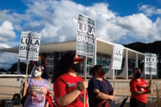 "Justiça por Lula", dizem cartazes
