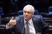 O senador Otto Alencar passou por procedimento cirúrgico nos rins, na noite dessa sexta-feira (10/6), no Hospital Aliança, em Salvador
