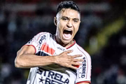 Jogador luta pela vida após acidente