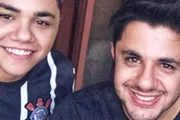 Cristiano Araújo e o irmão, também cantor sertanejo, Felipe Araújo