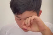 Pyong Lee chora ao pedir desculpas