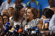 Corina Yoris: “Tentamos ir pessoalmente ao Conselho Nacional Eleitoral para entregar uma carta solicitando uma prorrogação e nem mesmo fisicamente pudemos fazê-lo”