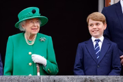 Rainha Elizabeth com o bisneto e futuro rei, o príncipe George