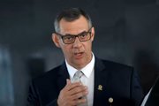 O porta-voz da Presidência da República, general Otávio do Rêgo Barros, fala à imprensa, no Palácio do Planalto.