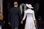 Os duques de Sussex entraram na igreja de mãos dadas 