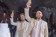 Thales e Paulo Gustavo no casamento deles