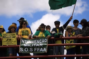 Manifestantes discursaram em carro de som