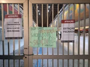 Acesso fechado ao metrô na estação Itaquera, zona leste