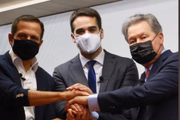 O governador gaúcho, Eduardo Leite, e ex-prefeito de Manaus Arthur Virgílio também disputam as prévias do PSDB