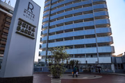 O hotel onde aconteceu a queda