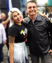 Apoiadora ferrenha do governo Bolsonaro, ela defende bandeiras como o armamentismo