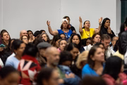 Fiéis oram para alcançar graças