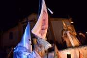 Cristo é representado em pintura em estandarte