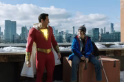 <b>Shazam!:</b> Billy Batson tem apenas 14 anos de idade, mas recebeu de um antigo mago o dom de se transformar em um super-herói adulto chamado Shazam. Ao gritar a palavra SHAZAM!, o adolescente se transforma nessa sua poderosa versão adulta para se divertir e testar suas habilidades