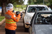 Drive-thru do GDF não faz teste para Covid-19 em pedestres e ciclistas