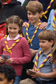 George, Charlotte e Louis no 3º Upton Scout Group