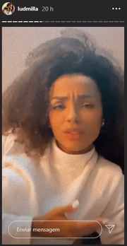 Brunna se surpreendeu com o feito, já que a cantora fez a música em poucos minutos, no sofá de casa