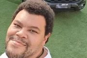 Ele diz que está bem e está se cuidando 