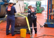 Foto da traseira da embarcação Titan