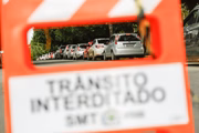 Procura por modelo de vacinação em que paciente recebe a dose dentro do carro