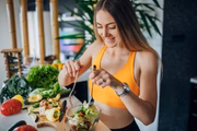 A estratégia envolve gastar mais calorias do que a quantidade consumida por meio da alimentação