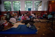 Para moradores dos locais atingidos, foi necessário recorrer ao abrigo após acesso às casas ter sido interditado