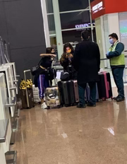 Anitta foi vista no aeroporto aeroporto de Guarulhos, em São Paulo