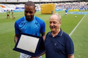 O bom desempenho de Dedé chegou a render homenagens do Cruzeiro