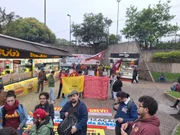 Protesto durante greve de Metrô e CPTM em frente à entrada da estação Jabaquara do Metrô