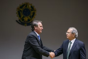 Bolsonaro e Guedes dão coletiva conjunta