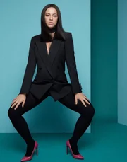 A atriz posou para a revista Harper's Bazaar Brasil