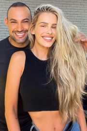 O hairstylist Romeu Felipe e Yasmin Brunet
